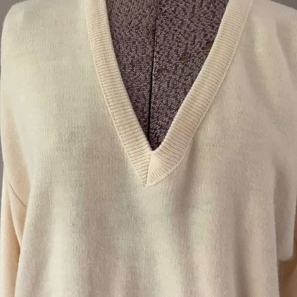 Vintage Jantzen v neck soft sweater, women's large, men's medium - Picture 4 of 5